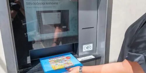 Půjčování a vracení: osobně i samoobslužně