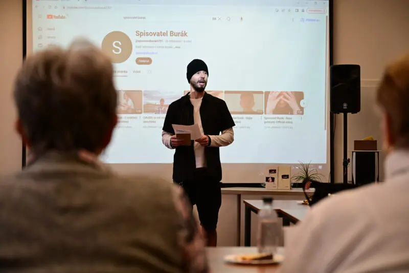 Host cyklu Buďme si blíž